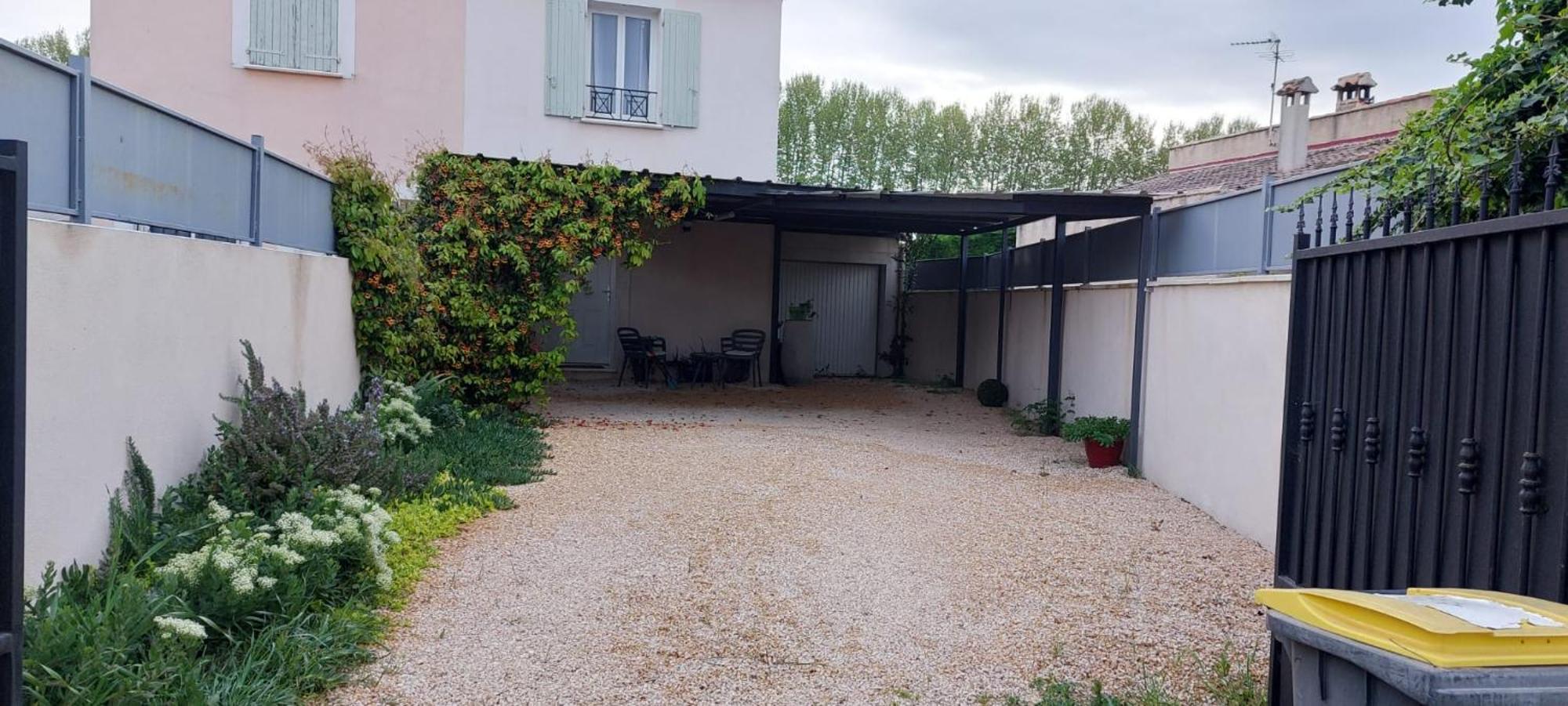 Maison Entiere Redessan Kültér fotó